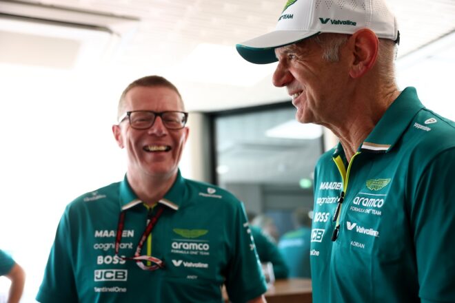 アストンマーティンのエイドリアン・ニューウェイとアンディ・コーウェル