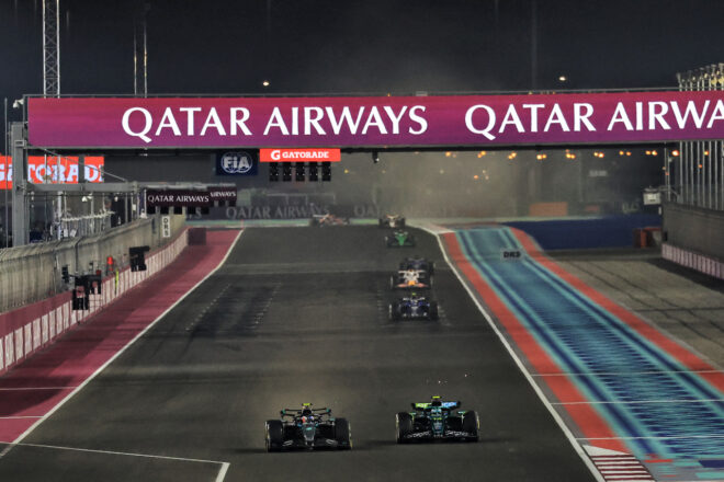 フェルナンド・アロンソ(アストンマーティン)&アンドレア・キミ・アントネッリ(メルセデス)