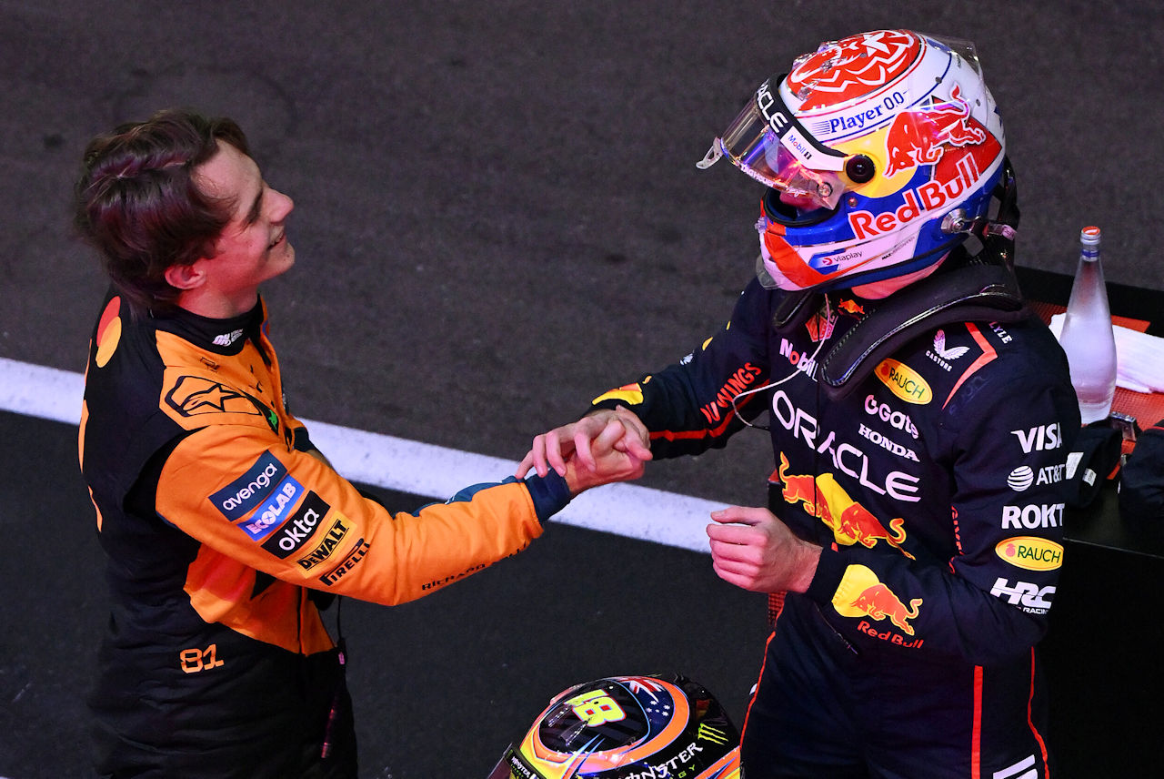 ポールポジションを獲得したオスカー・ピアストリ（マクラーレン）と予選3番手のマックス・フェルスタッペン（レッドブル）