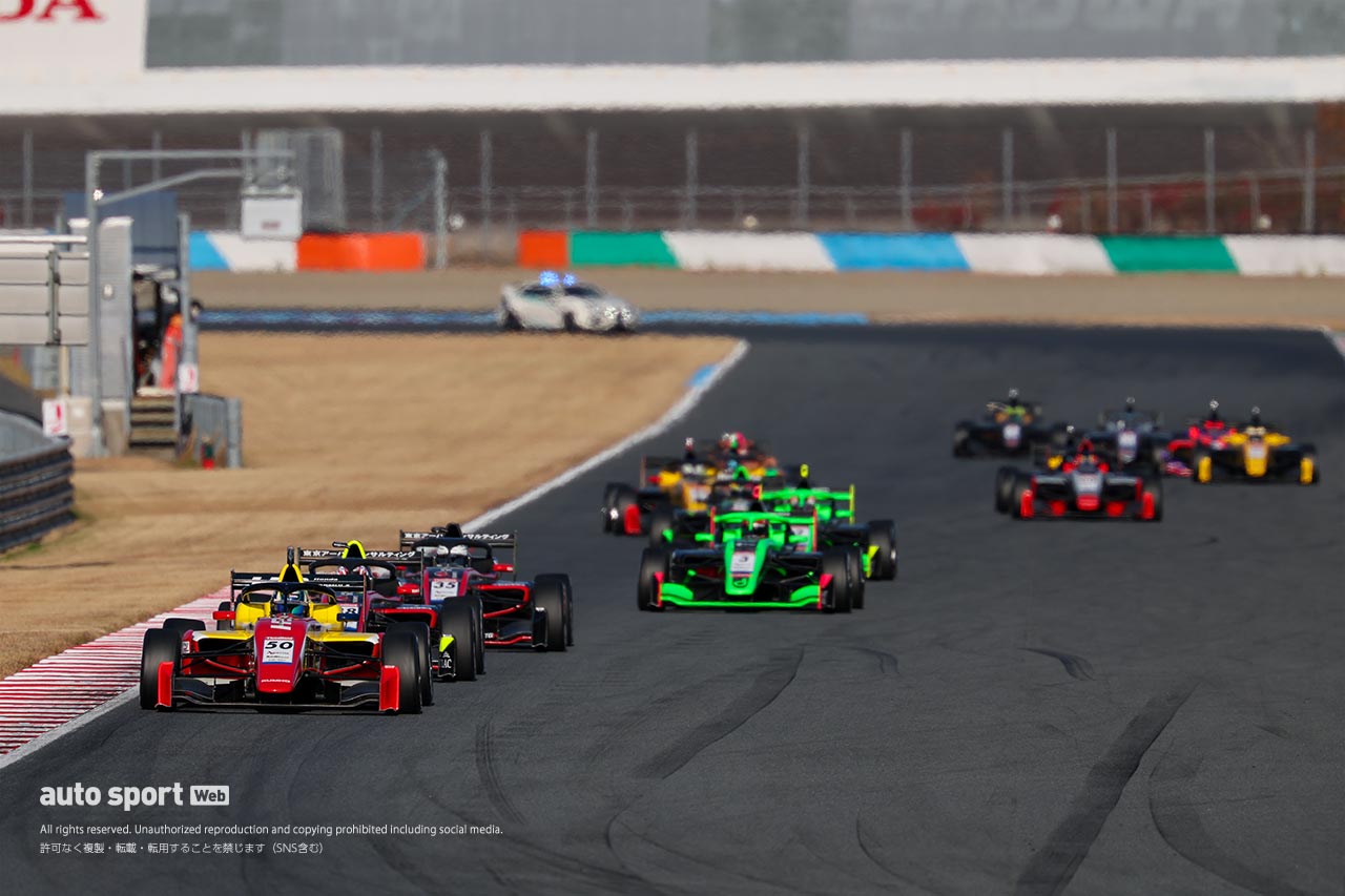 全日本スーパーフォーミュラ・ライツ選手権第17戦は野村勇斗が小林利徠斗との僅差の争いを制しシーズン11勝目
