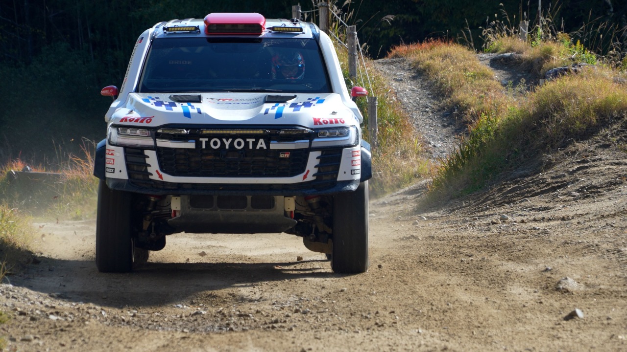 トヨタ車体、ダカールラリー2026の参戦体制を発表。新規則に対応したランドクルーザーで市販車クラス13連覇狙う