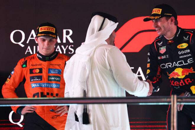 優勝したマックス・フェルスタッペン(レッドブル)と2位オスカー・ピアストリ(マクラーレン)