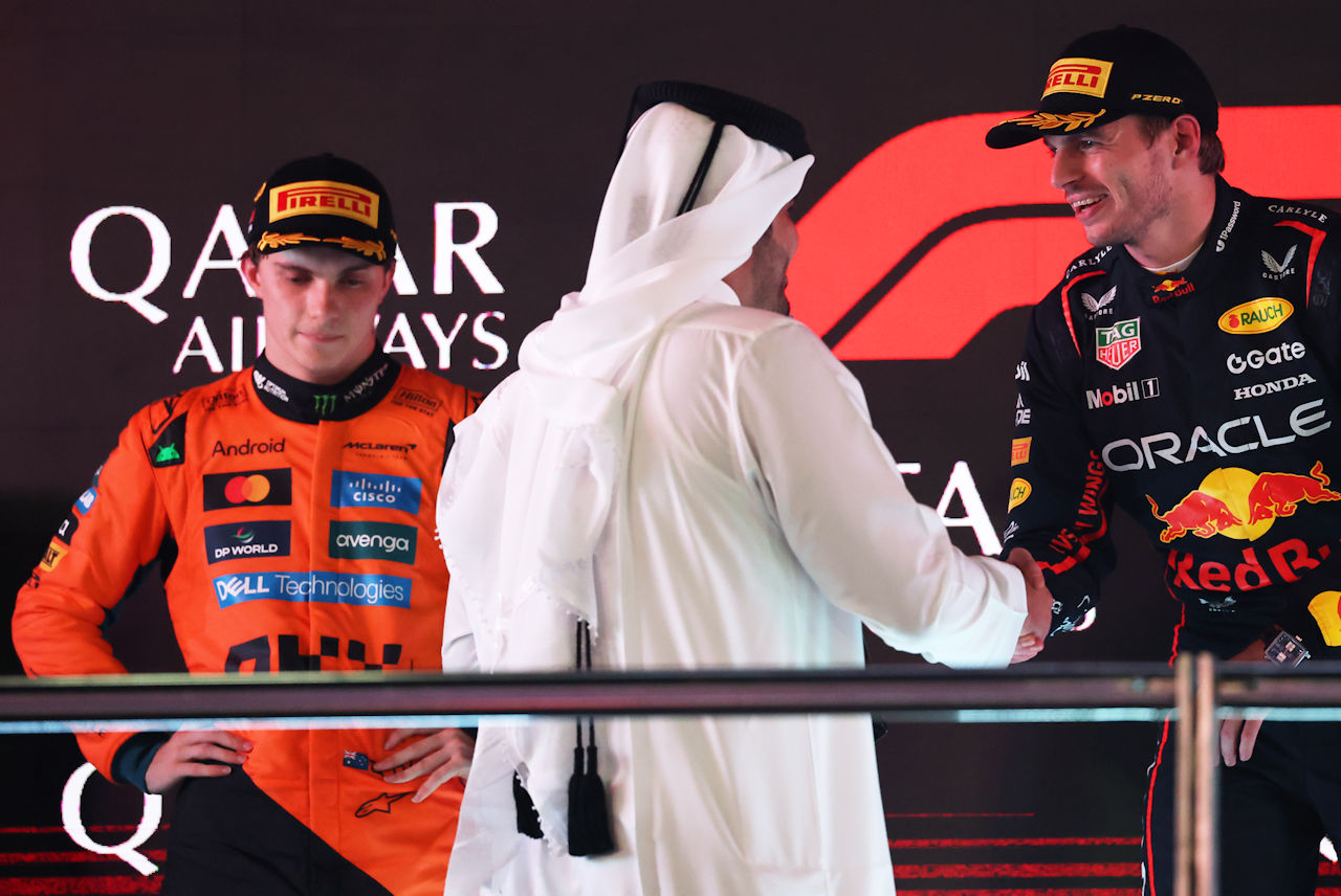 優勝したマックス・フェルスタッペン（レッドブル）と2位オスカー・ピアストリ（マクラーレン）