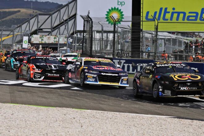 荒天の赤旗クラッシュやエンジン故障の波乱を経て、チャズ・モスタートが大逆転の初王者に／RSC最終戦