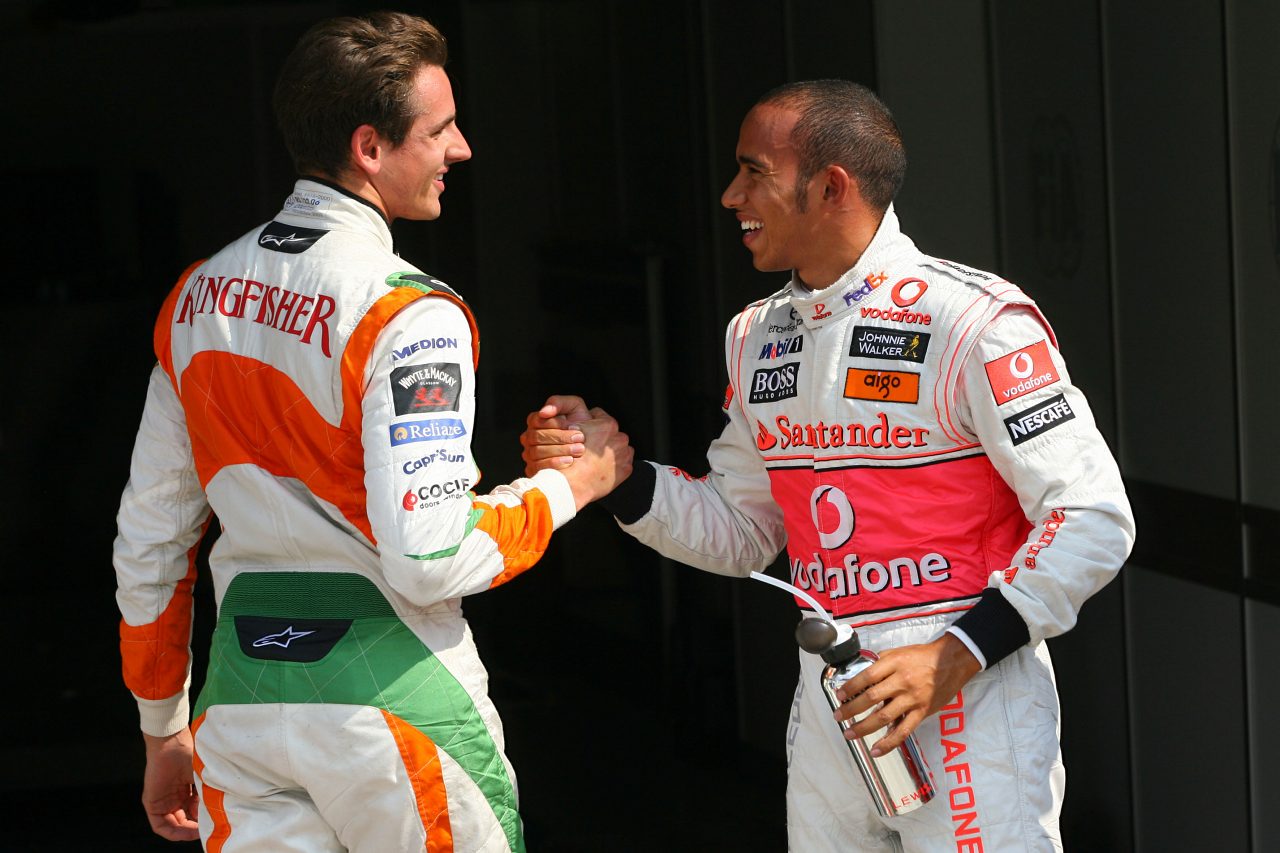 元F1ドライバーのエイドリアン・スーティルが逮捕。詐欺容疑で逮捕状が出され、3カ国同時に家宅捜索