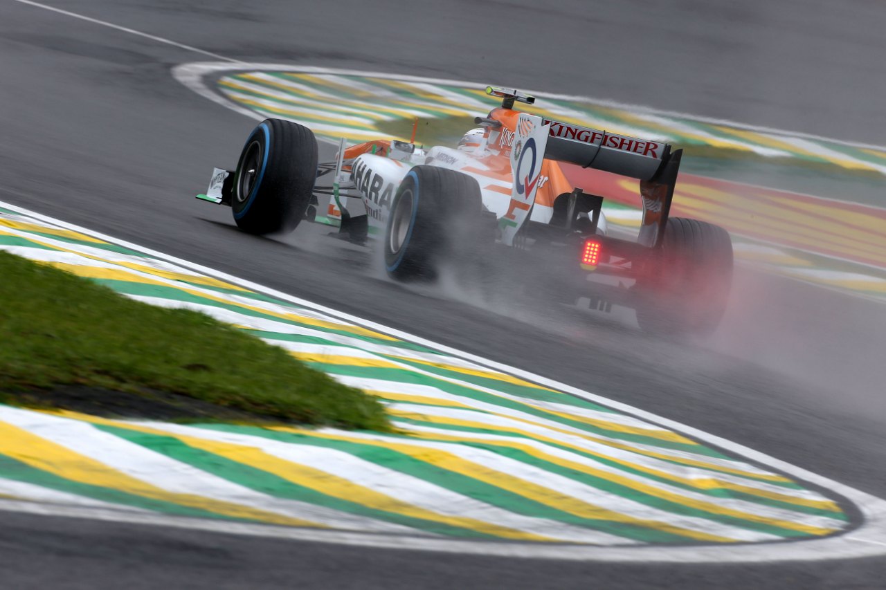 元F1ドライバーのエイドリアン・スーティルが逮捕。詐欺容疑で逮捕状が出され、3カ国同時に家宅捜索