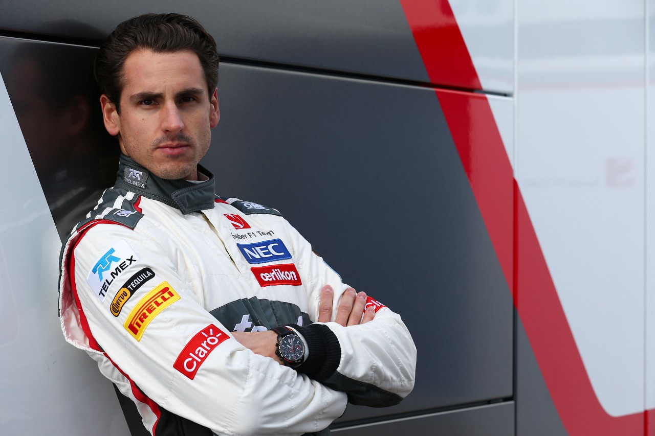 元F1ドライバーのエイドリアン・スーティルが逮捕。詐欺容疑で逮捕状が出され、3カ国同時に家宅捜索