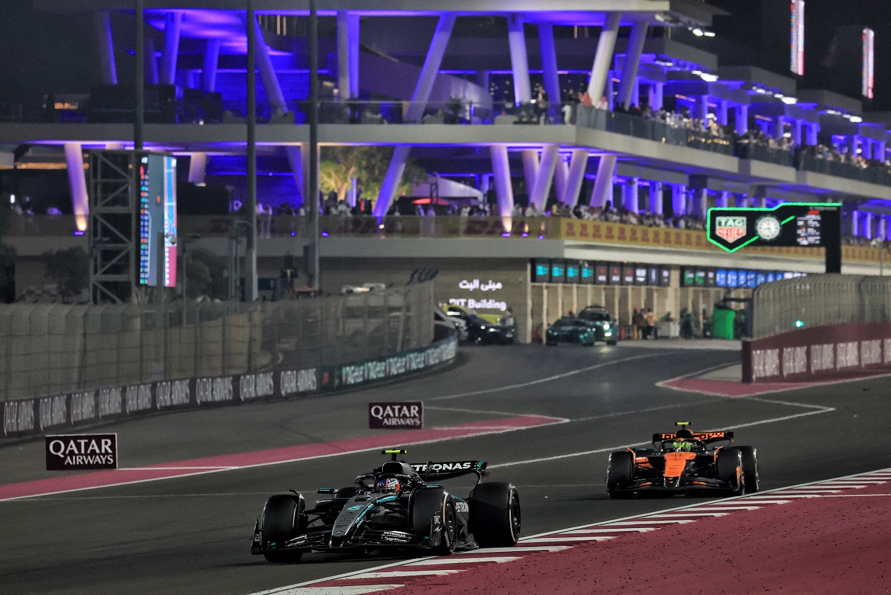 アンドレア・キミ・アントネッリ（メルセデス）とランド・ノリス（マクラーレン）