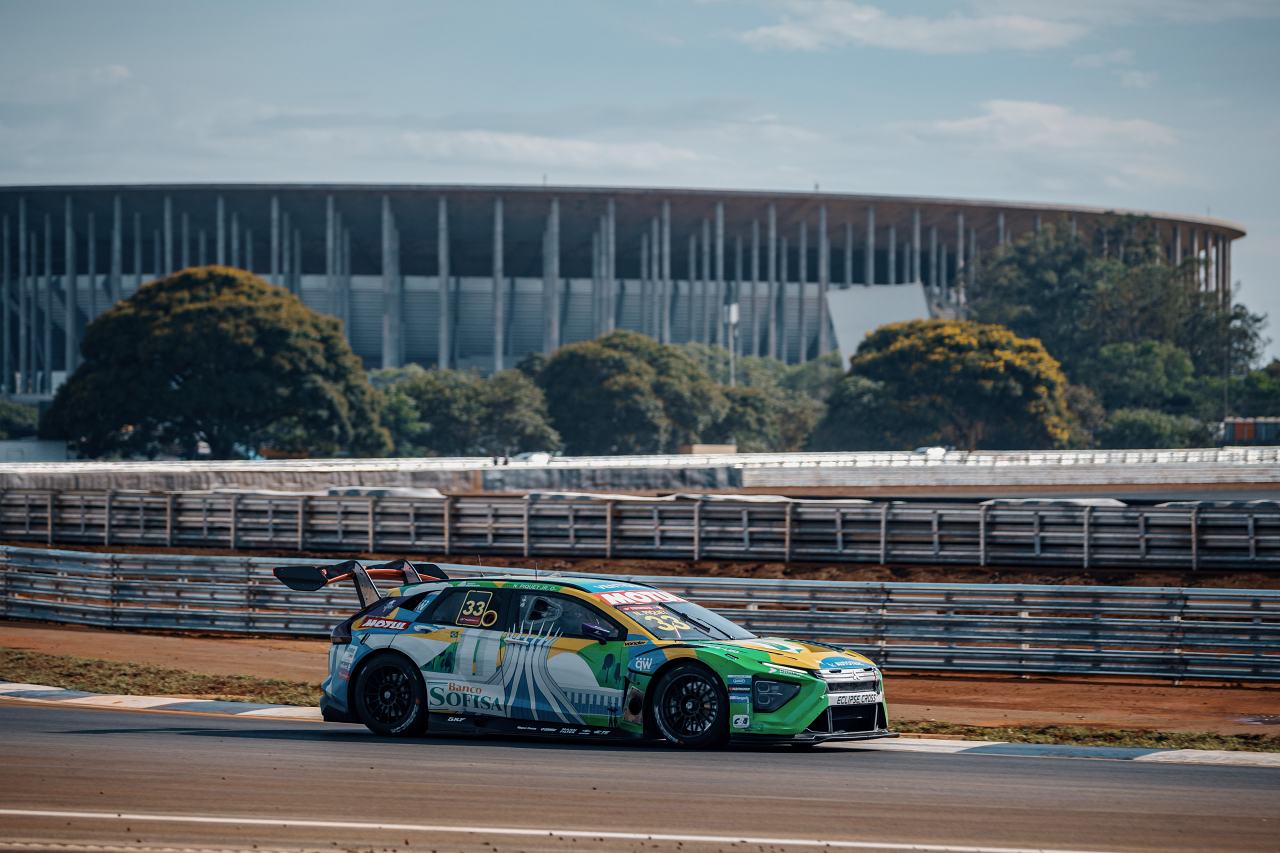 JP大事故の幕開けも、地元ネルソン・ピケJr.が父の祝福を受けポール・トゥ・ウイン達成／SCB第11戦