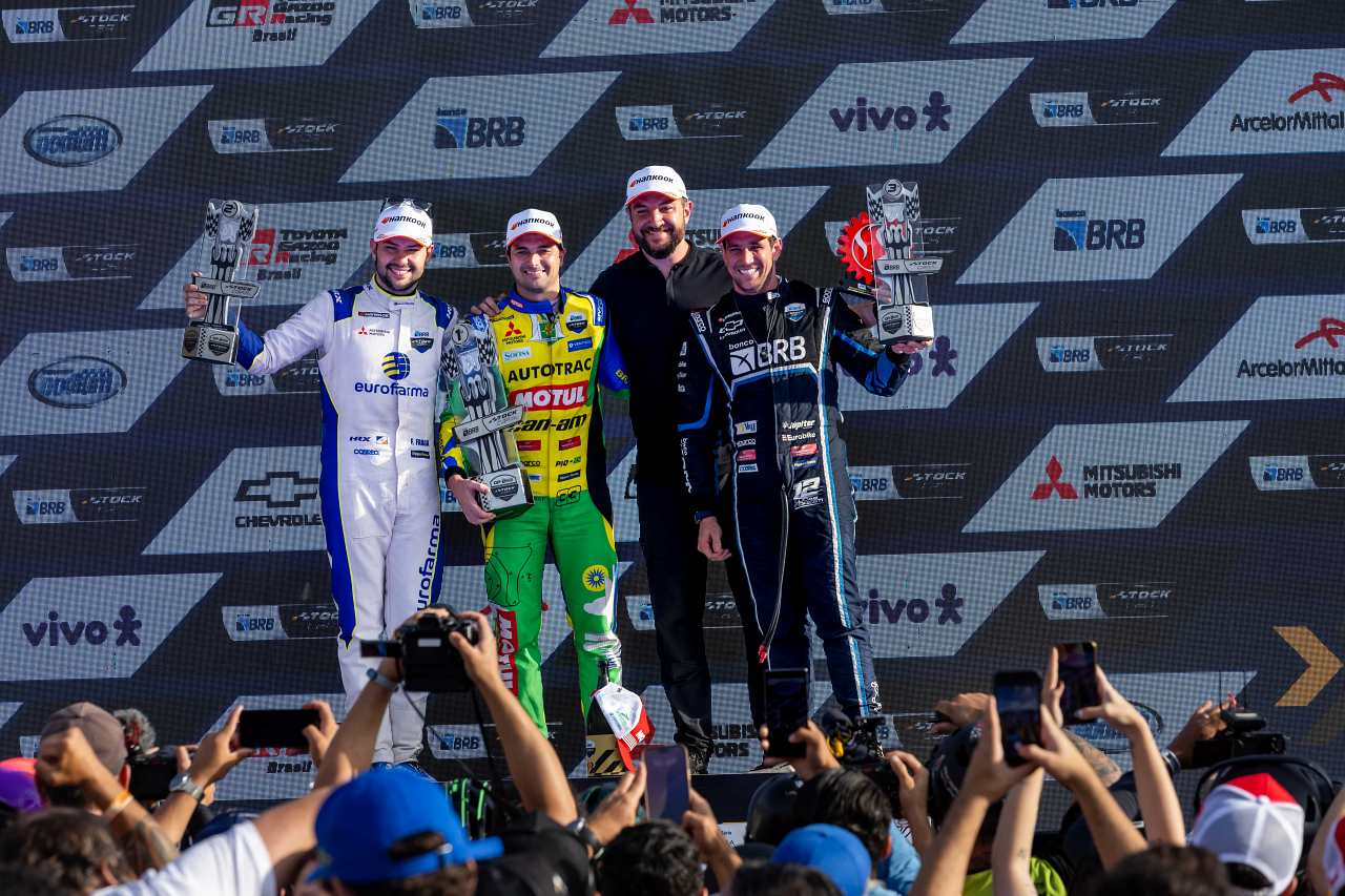 JP大事故の幕開けも、地元ネルソン・ピケJr.が父の祝福を受けポール・トゥ・ウイン達成／SCB第11戦