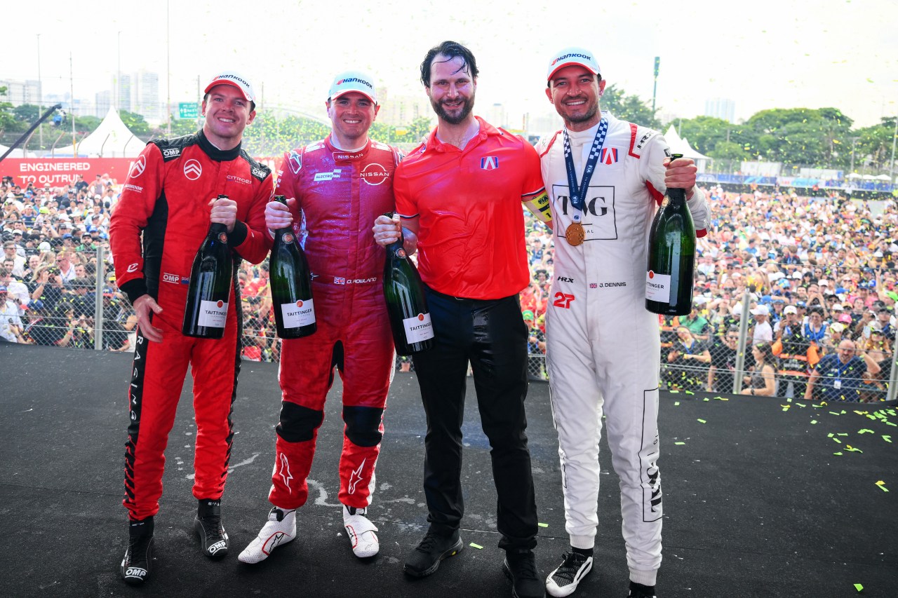 ルーキーが宙を舞うクラッシュで驚愕の幕開け。フォーミュラEシーズン12初戦は元王者デニスがポール・トゥ・ウイン