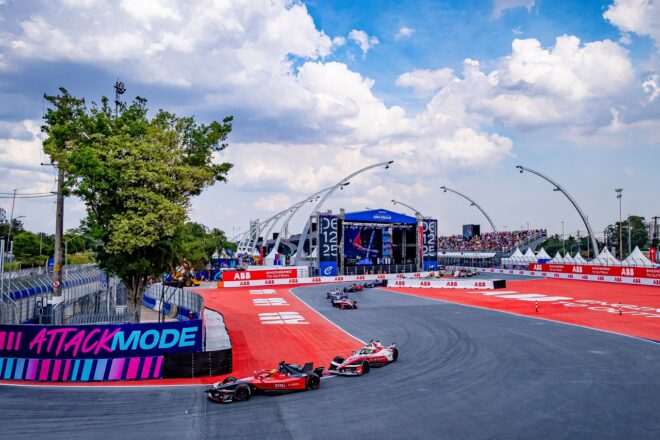 ルーキーが宙を舞うクラッシュで驚愕の幕開け。フォーミュラEシーズン12初戦は元王者デニスがポール・トゥ・ウイン