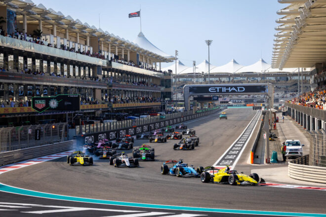 2025年FIA F2第14戦ヤス・マリーナ　フィーチャーレースのスタート