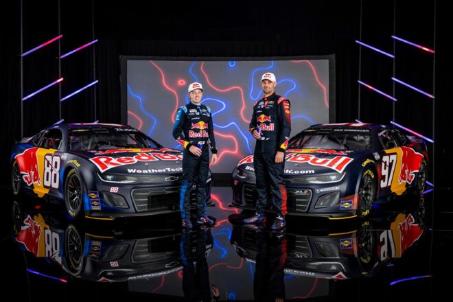 トラックハウス、来季NASCARカップシリーズに向けレッドブルと大型契約更新。25戦で公式カラーを採用へ