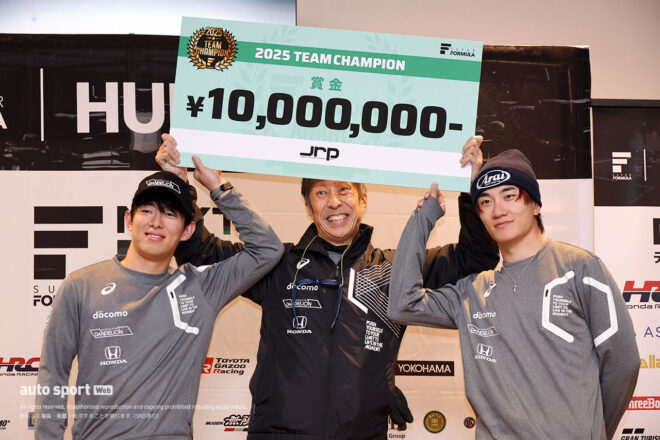 太田格之進、村岡潔プリンシパル、牧野任祐（DOCOMO TEAM DANDELION RACING）