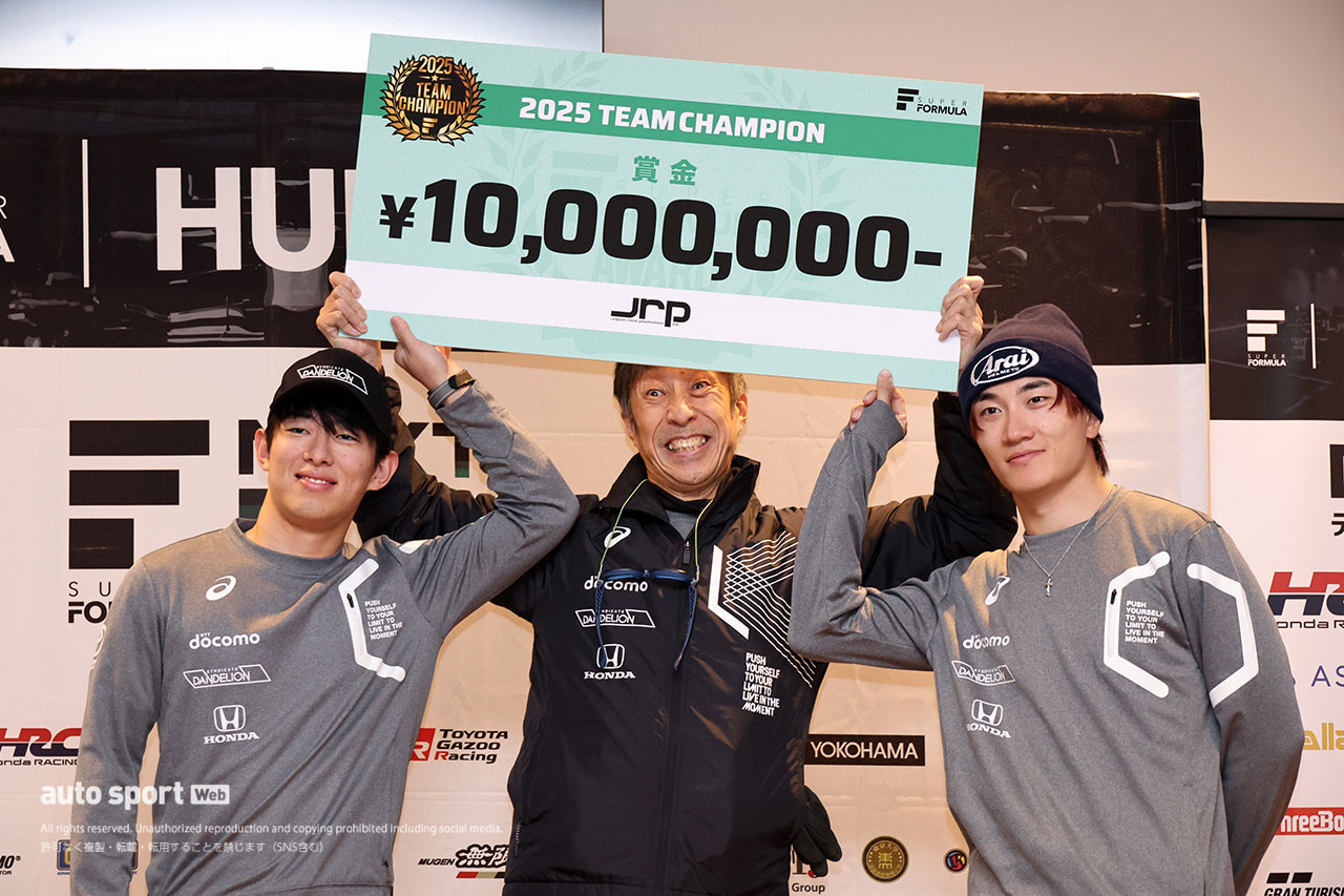 太田格之進、村岡潔プリンシパル、牧野任祐（DOCOMO TEAM DANDELION RACING）