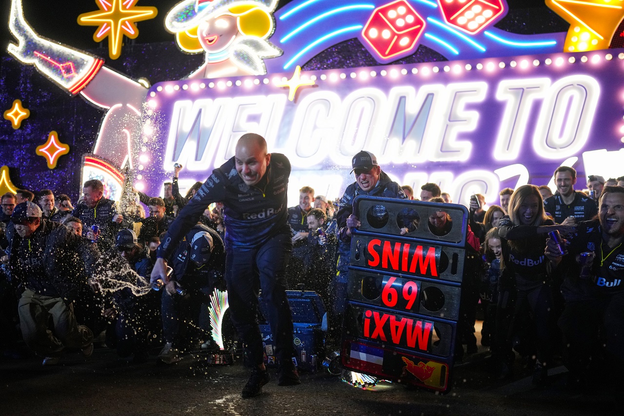 マックス・フェルスタッペンとレースエンジニアのジャンピエロ・ランビアーゼ（レッドブル）