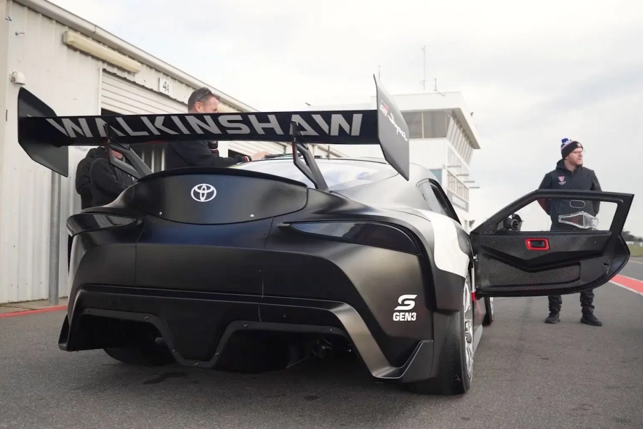 新チャンピオンがA90型トヨタ・スープラに初試乗。船便の3台も北米ウインドシア風洞でテスト実施／RSC