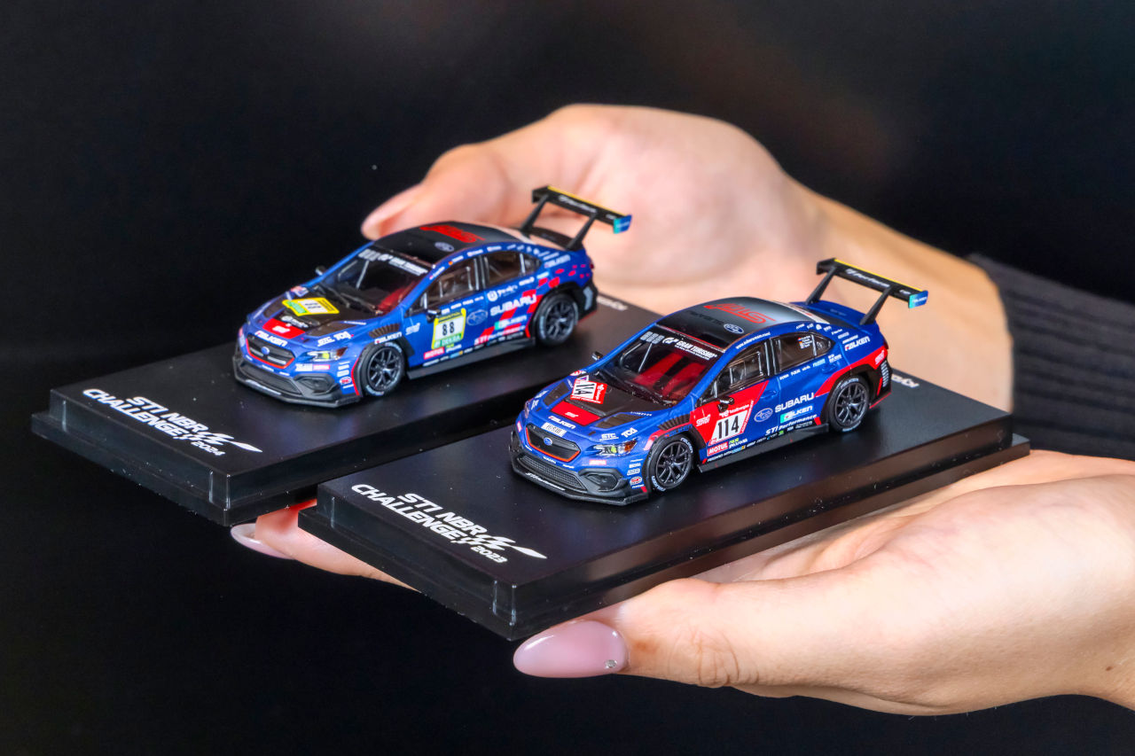 「こだわりがすごい！」ファミマで買える京商ミニカー第23弾＆第24弾『SUBARU WRX NBR CHALLENGE 2023／2024』が同時発売