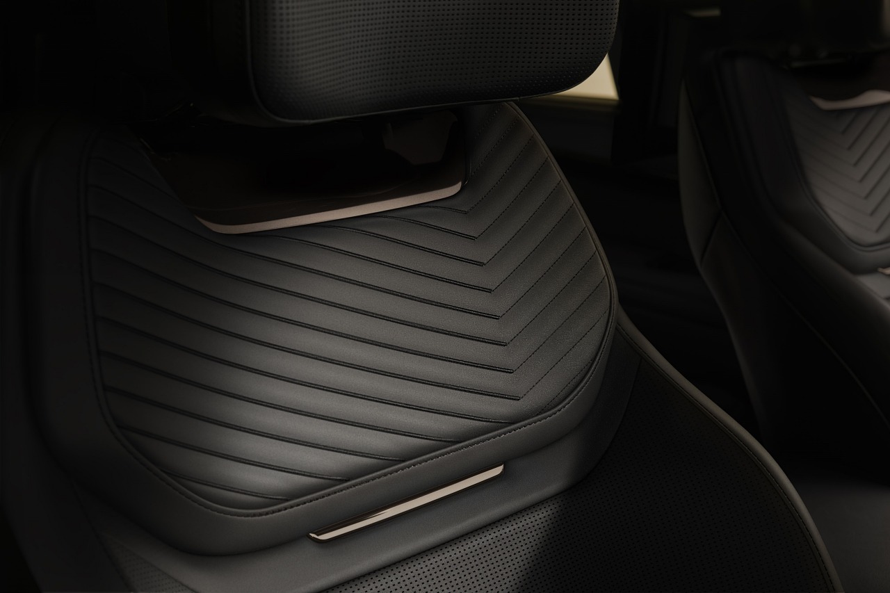 『レンジローバー』2026年モデル導入。頂点“SV”強化で新グレード追加、ボディ＆ソウルシートも採用