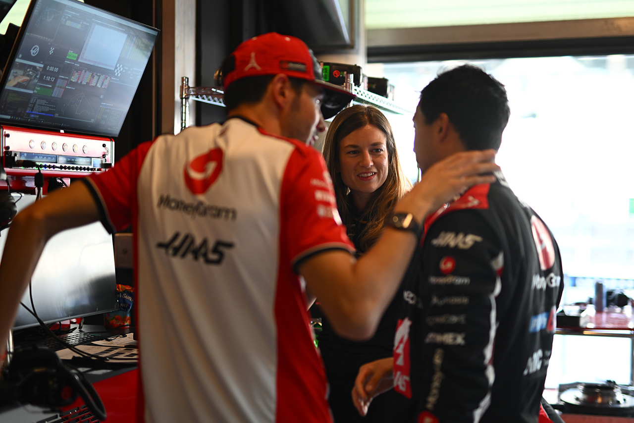 エステバン・オコン、ラウラ・ミュラー、平川亮（ハース）