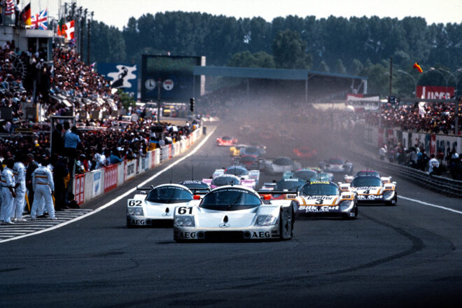 小林稔 報道写真・作品展『CHASING GRACE』