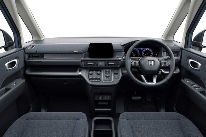 ホンダ、ステップワゴンに誕生30周年の特別仕様車を設定。初代モチーフの専用エンブレムやタグで懐かしさ