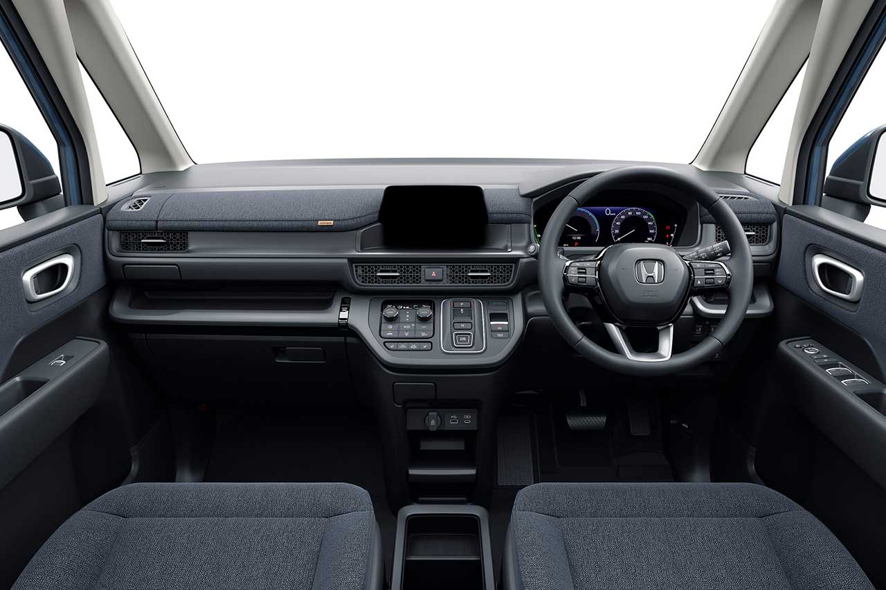 ホンダ、ステップワゴンに誕生30周年の特別仕様車を設定。初代モチーフの専用エンブレムやタグで懐かしさ