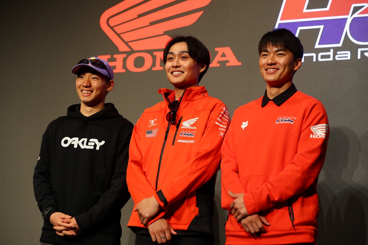 佐藤琢磨「海外でタイトルを取るのは本当に大変」。AMAスーパーモトクロス王者、下田丈の凱旋イベントで祝辞