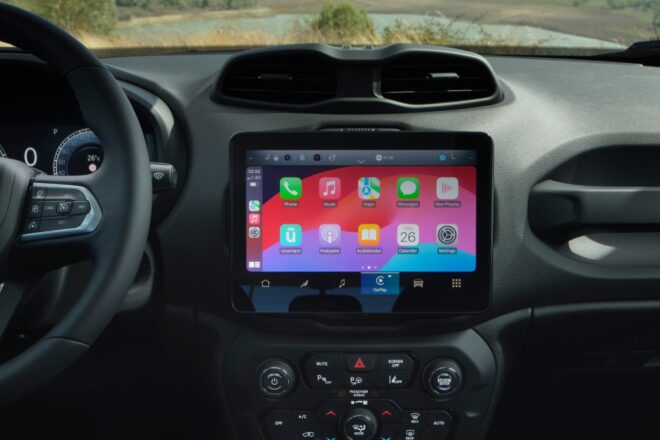 ジープ、人気SUV『レネゲード』に新色テクノグリーン採用の限定車“North Star Edition”を導入