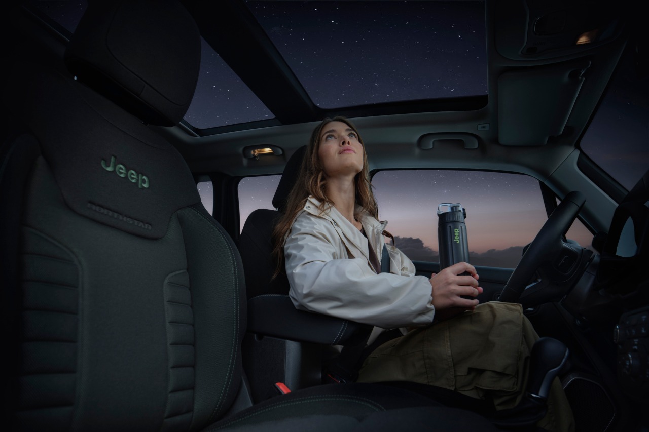 ジープ、人気SUV『レネゲード』に新色テクノグリーン採用の限定車“North Star Edition”を導入