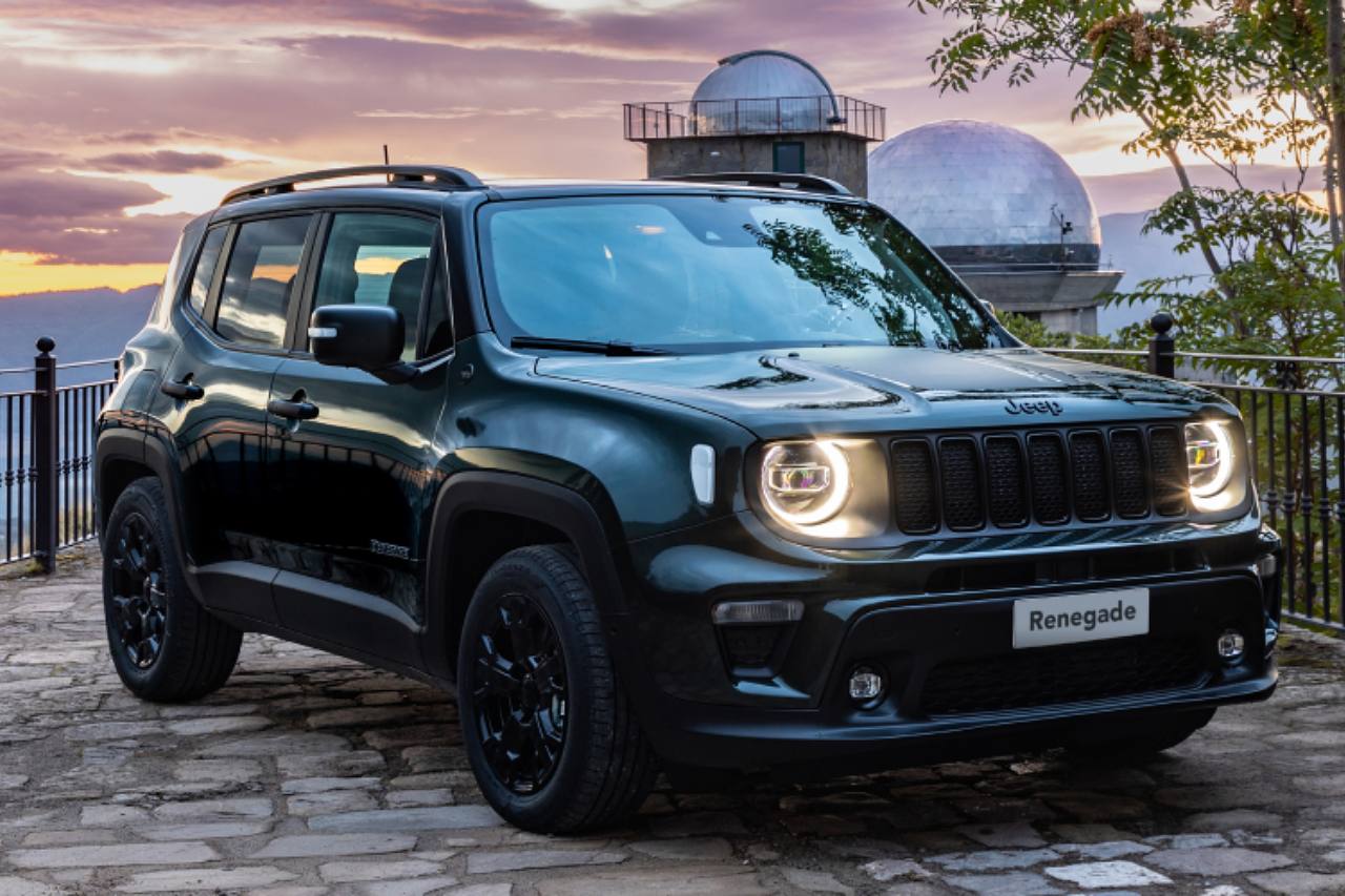 ジープ、人気SUV『レネゲード』に新色テクノグリーン採用の限定車“North Star Edition”を導入