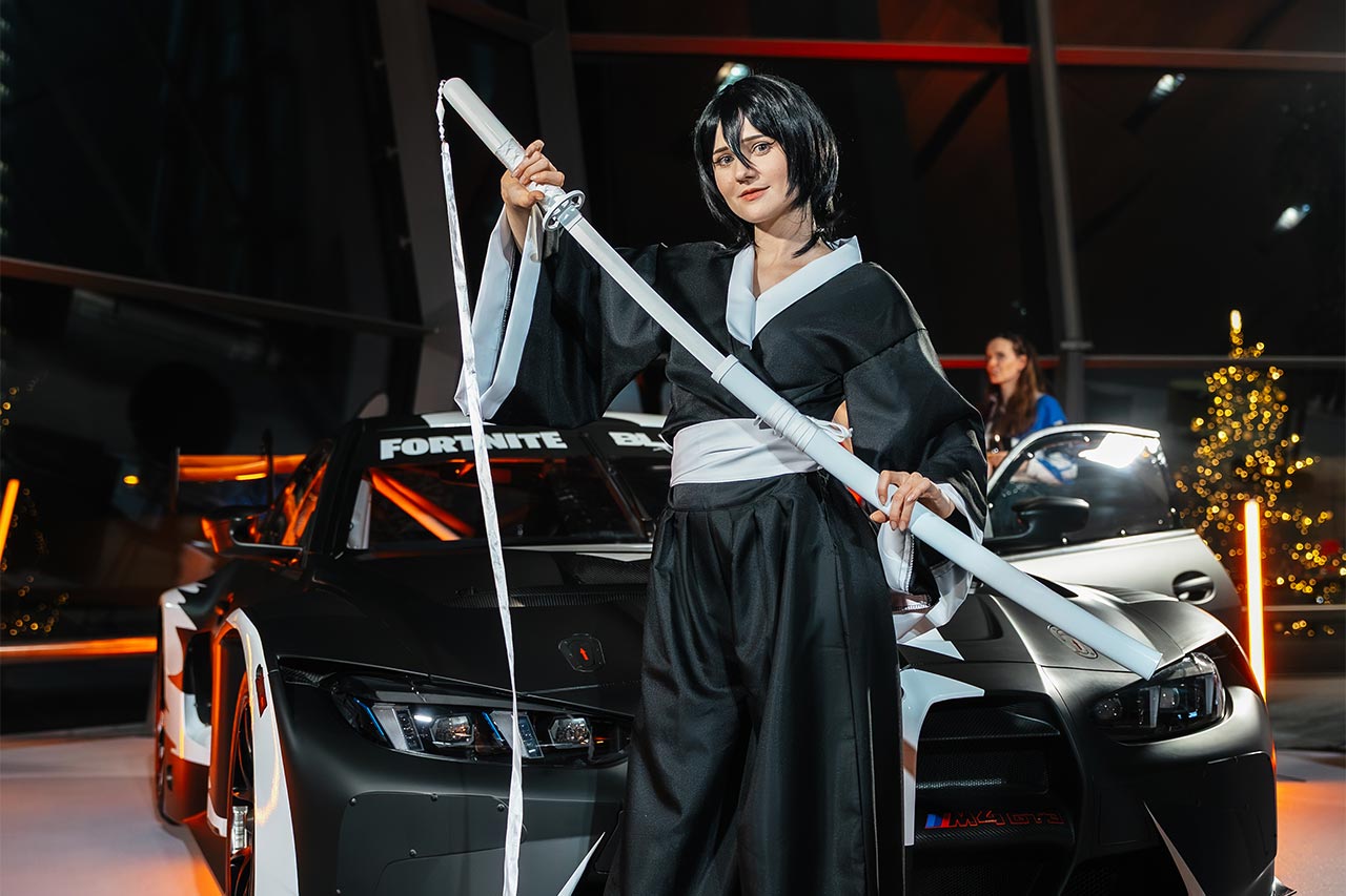 BMW、M4 GT3エボを『BLEACH』カラーに。ミュンヘンのBMWヴェルトで1月まで展示