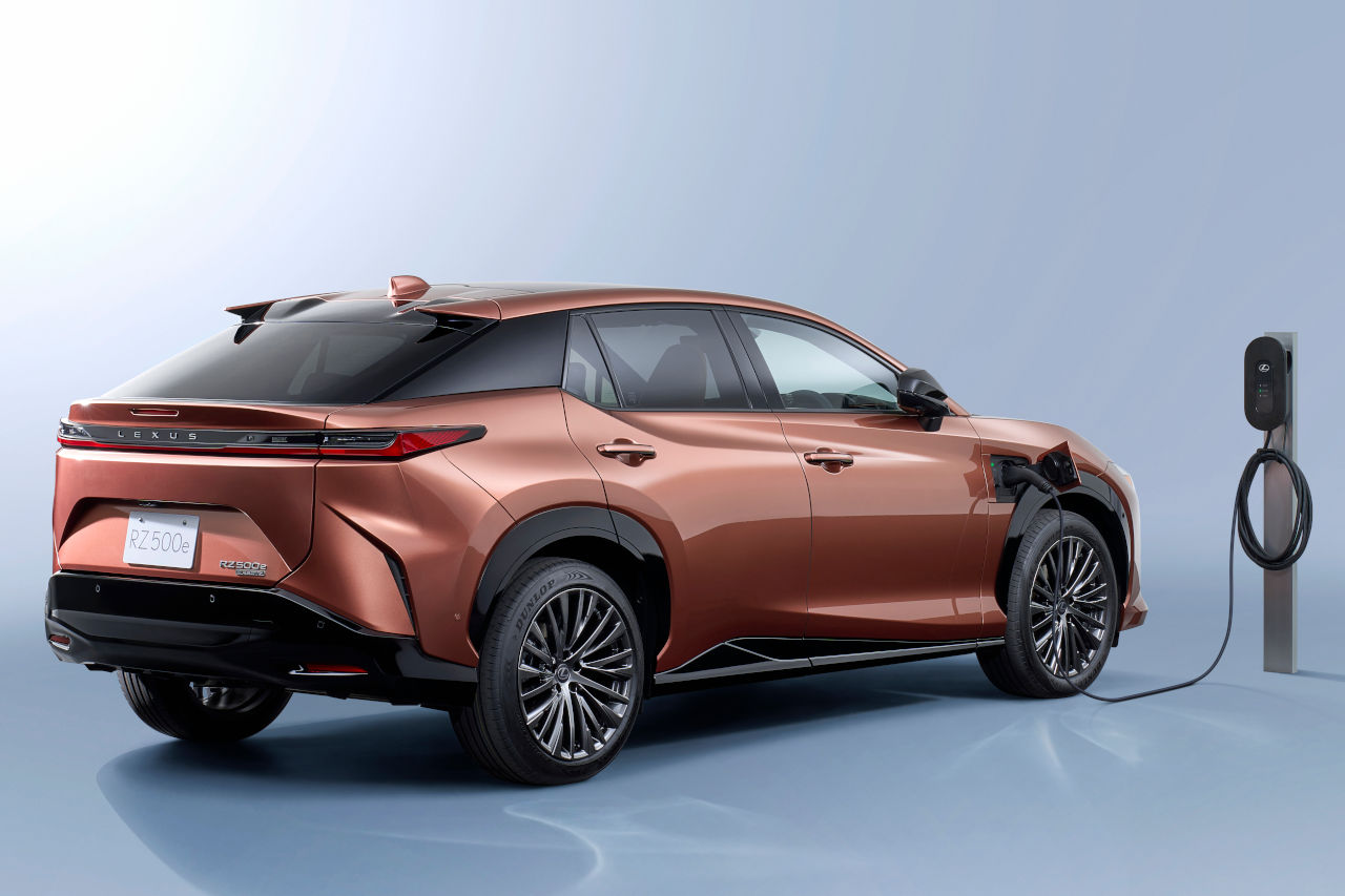 レクサス新型『RZ』が発売開始。走りを楽しむ“Fスポーツ”に加え究極の“パフォーマンス”も登場へ