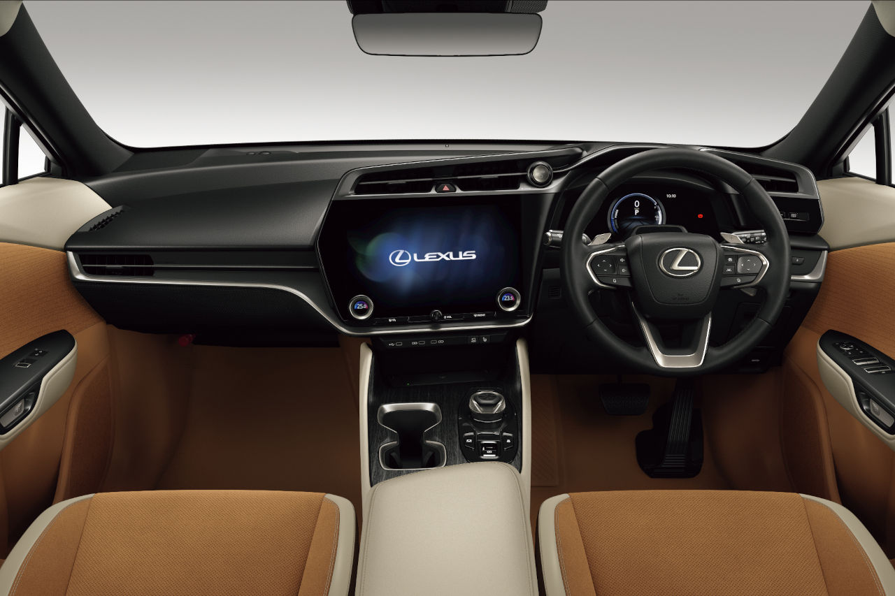 レクサス新型『RZ』が発売開始。走りを楽しむ“Fスポーツ”に加え究極の“パフォーマンス”も登場へ