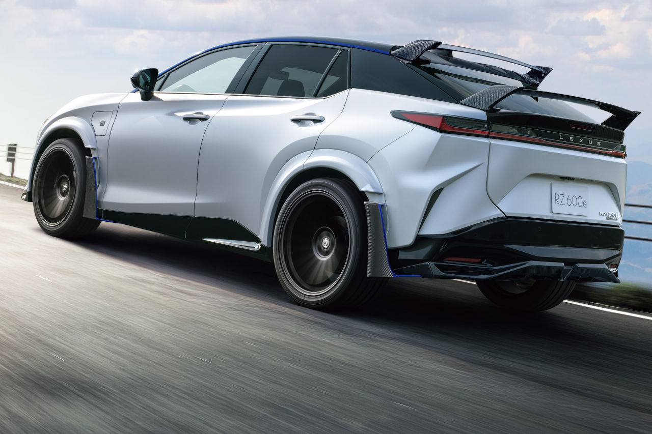 レクサス新型『RZ』が発売開始。走りを楽しむ“Fスポーツ”に加え究極の“パフォーマンス”も登場へ