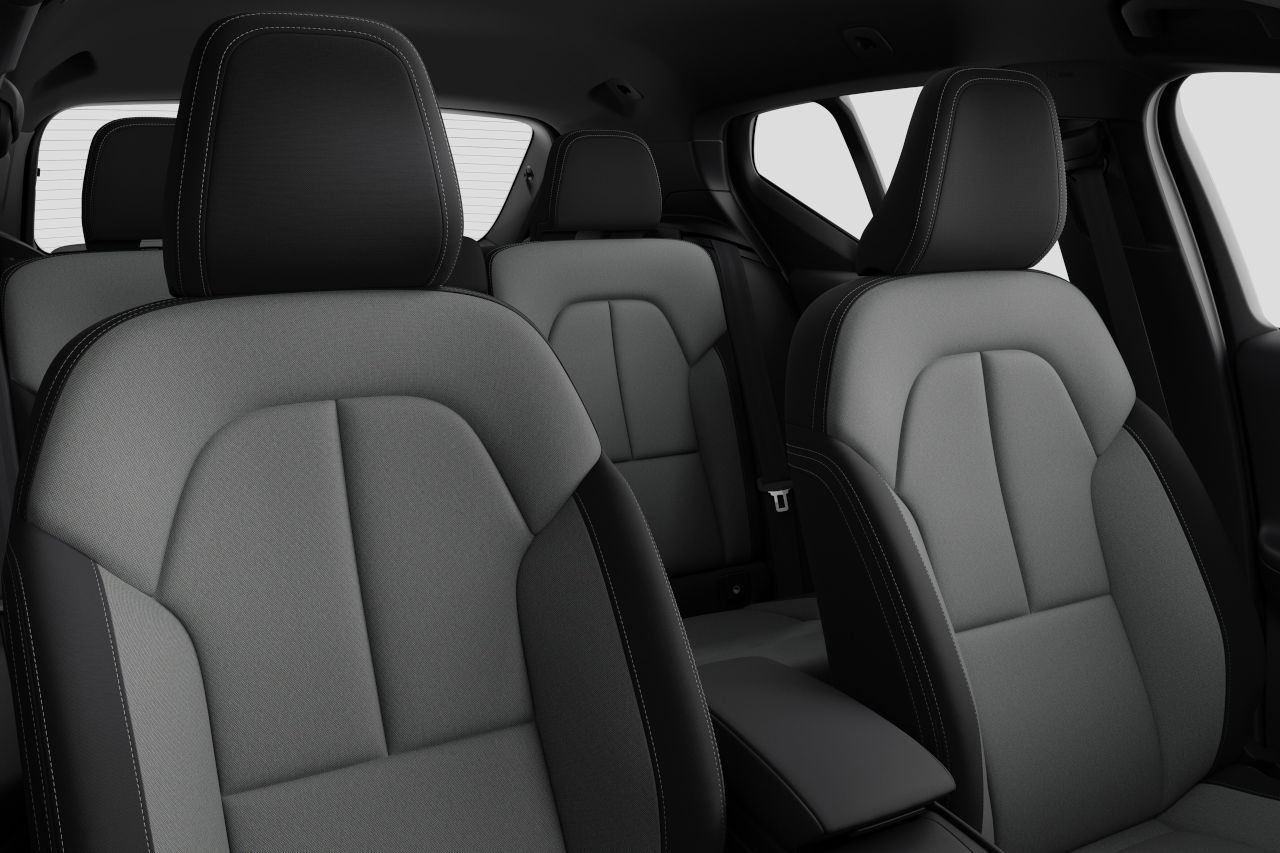 ボルボの小型SUV『XC40』に100台限定の特別モデル“エッセンシャルB3セレクション”が登場。エントリーグレードに快適性をプラス