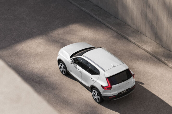 ボルボの小型SUV『XC40』に100台限定の特別モデル“エッセンシャルB3セレクション”が登場。エントリーグレードに快適性をプラス