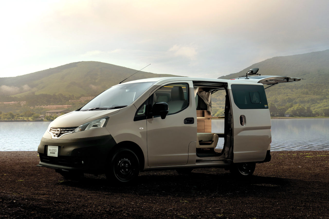 新開発の断熱材で快適性が向上。ニッサン、車中泊にもおすすめ『NV200バネット MYROOM』に人気の外装色を追加し2026年3月発売へが向上。ニッサン『NV200バネット MYROOM』に人気の外装色も追加し2026年3月発売へ