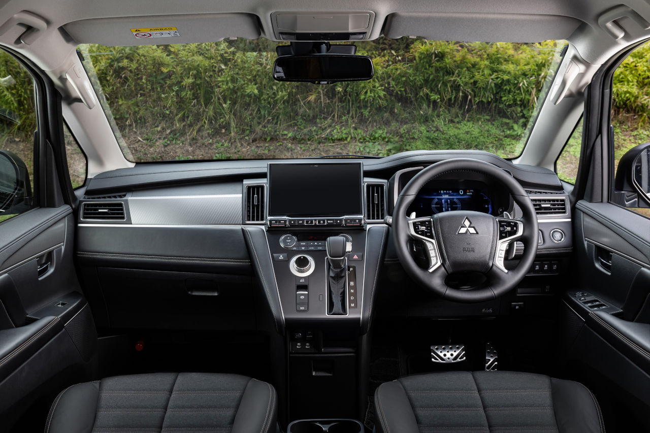 S-AWC搭載により“歴代最高”の悪路走破性を手に入れた『デリカD：5』。大幅改良で力強さ増した新スタイリングに