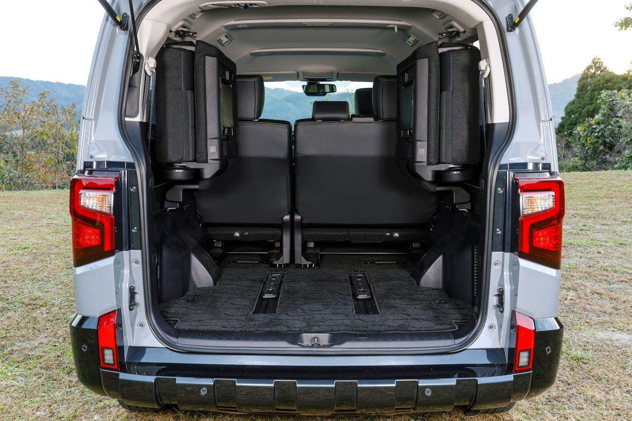 S-AWC搭載により“歴代最高”の悪路走破性を手に入れた『デリカD：5』。大幅改良で力強さ増した新スタイリングに