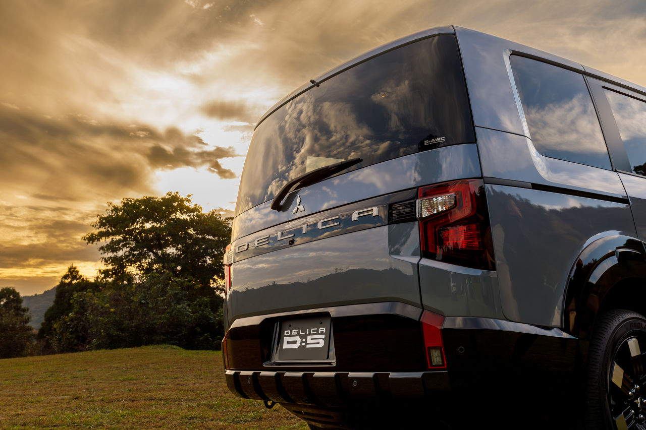 S-AWC搭載により“歴代最高”の悪路走破性を手に入れた『デリカD：5』。大幅改良で力強さ増した新スタイリングに