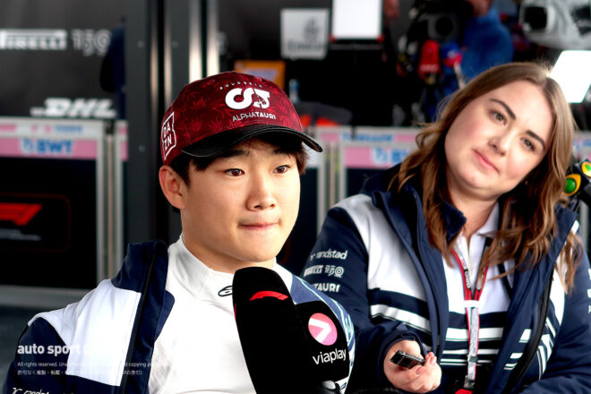 角田裕毅＆キャロリン・パターソン（アルファタウリ）