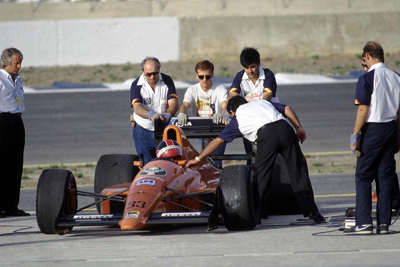 オスカー・ララウリ