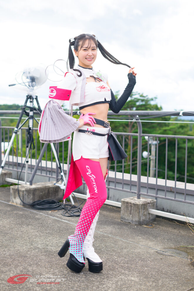 荒井つかさ レーシングミクサポーターズ 2025年/スーパーGTの写真①