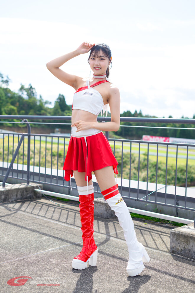 花崎由佳 R'Qs Racing Girls 2025年/スーパーGTの写真①