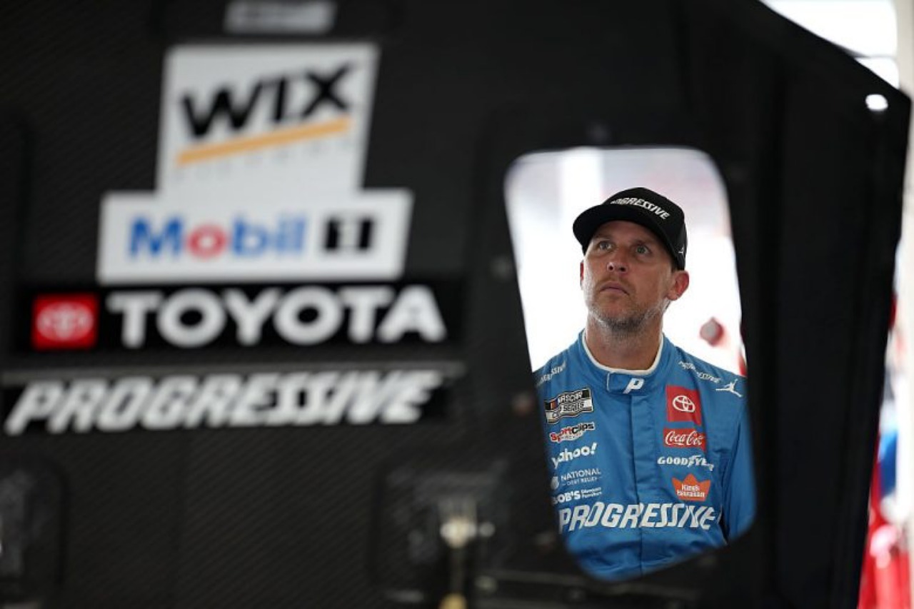 デニー・ハムリンに悲劇。所有の両親自宅が全焼、療養中だった父のデニスが亡くなる／NASCAR