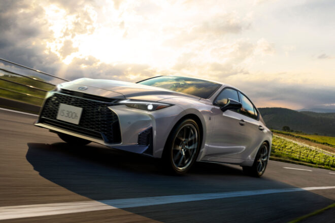 レクサス、『IS』の一部改良モデルを発売。黒基調の特別仕様車“Fスポーツ・モード・ブラックV”新設定