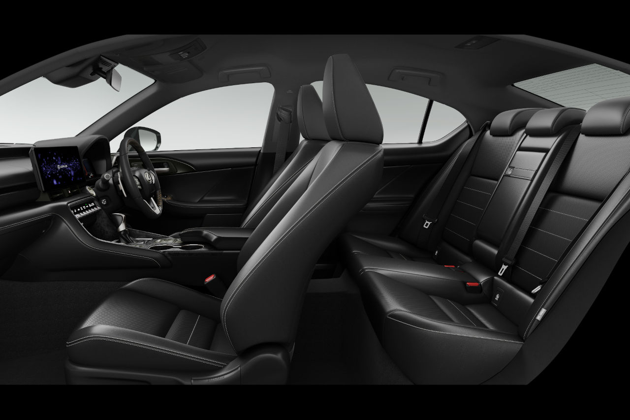 レクサス、『IS』の一部改良モデルを発売。黒基調の特別仕様車“Fスポーツ・モード・ブラックV”新設定