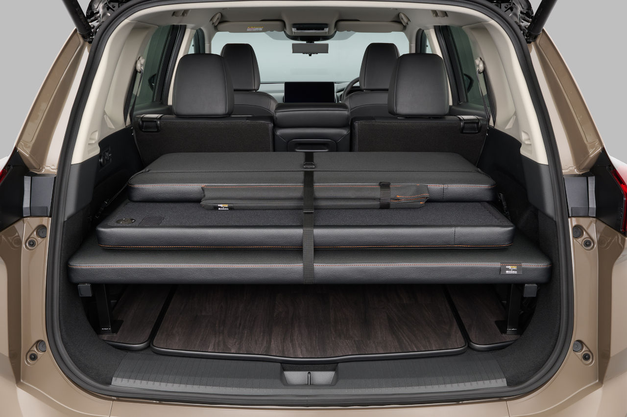 ニッサンの車中泊仕様シリーズに『エクストレイル』が新登場。大きなベッドで快適な休憩を実現